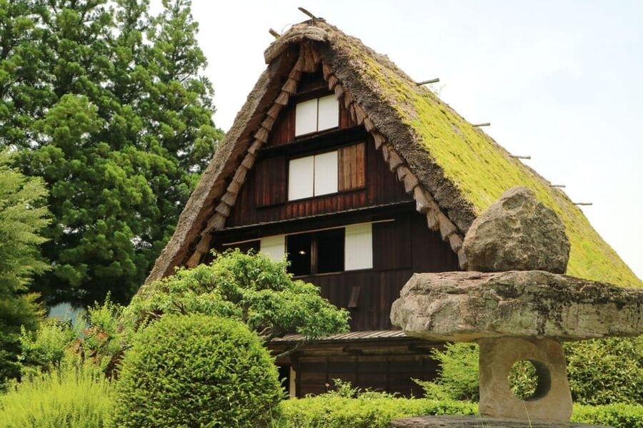 1-Day Tour from Takayama: Unveiling the Charm of Gero Onsen - Onsenji Temple: Yakushi Nyorai and the hot-spring legend