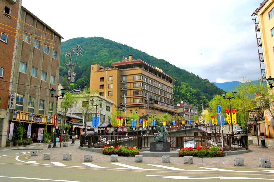1-Day Tour from Takayama: Unveiling the Charm of Gero Onsen - Meeting at JR Takayama Station for a clean 9:30 start
