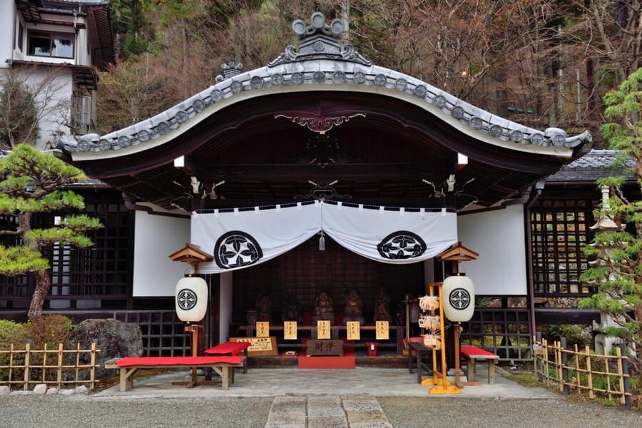 1-Day Tour from Takayama: Unveiling the Charm of Gero Onsen - Lunch in Gero: plan for local choices, not a fixed menu