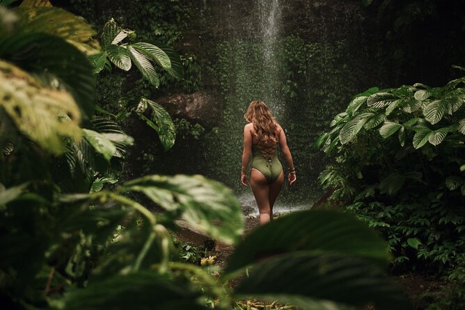 Best Ubud Tour with Instagrammable Jungle Swing all inclusive - Tegenungan Waterfall to start the day right