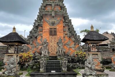 Full Day Kintamani Volcano View and Batur Natural Hot Spring - Batuan Temple: ornaments, residents, and a calmer start