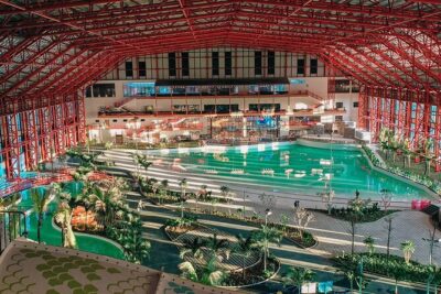 Funny & Relaxing time at Mikazuki Water Park with Onsen in Da Nang - What I’d watch for: indoor comfort, a horse nearby, and occasional facility glitches