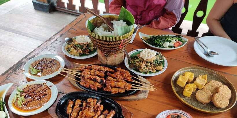 Jakarta: Volcano, Tea/Rice Fields, Hot Spring, Local Food - Subang, fruit paradise, rice fields, and village life: learning Java by taste and work