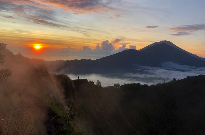 Mount Batur Sunrise Hike And Natural Hot Spring - Summit at First Light: Breakfast While the Sky Changes