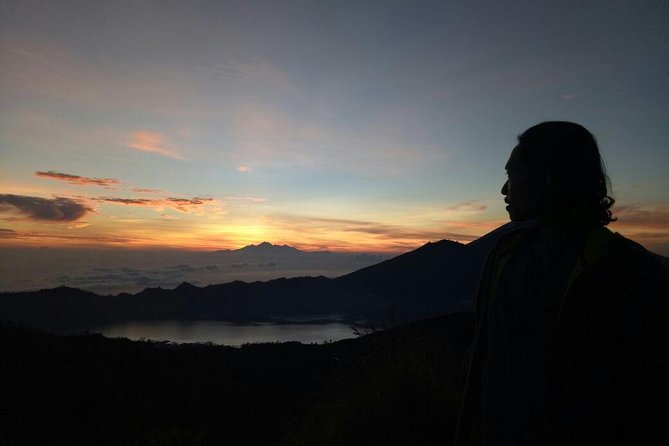 Mount Batur Sunrise Hike and Natural Hot Spring Option - The summit moment: sunrise views, monkeys, volcanic steam, and summit breakfast