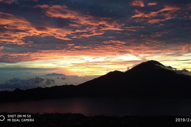 Mount Batur Sunrise Trek with Natural Hot Spring - All Inclusive - Crater Time and the Descent View of Lake Batur