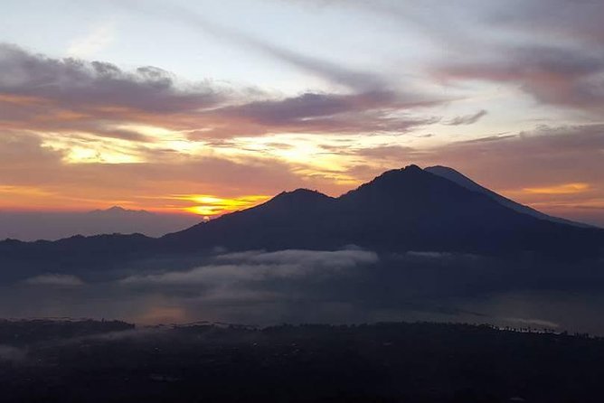 Mt Batur Sunrise, Breakfast & Natural Hot Springs - Waiting for Sunrise: Steam-Cooked Breakfast and Warm Drinks