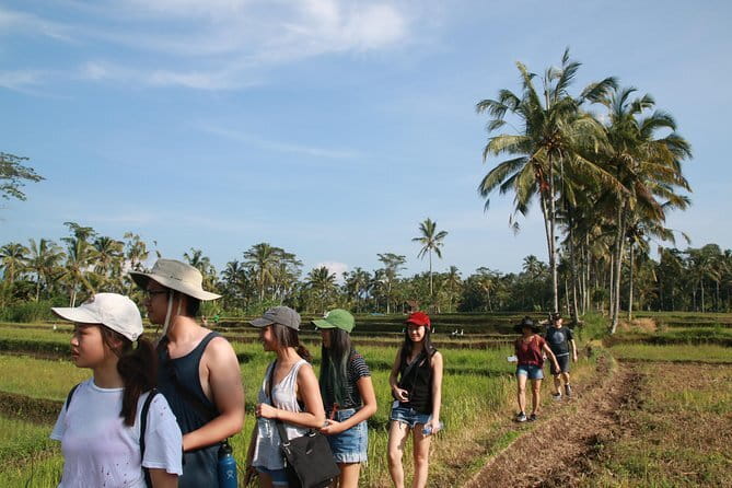 Mt Batur Sunrise Jeep & Natural Hot Spring Tour - Guides and photo help: the difference between good and great