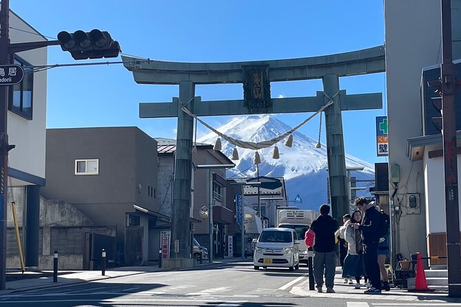 Mt FUJI - Panoramic Tour w/ Hoto Lunch, JP Sake & Onsen tatto OK! - Kanadorii Torii Gates and Oishi Park: Fuji With a Lake-Edge View