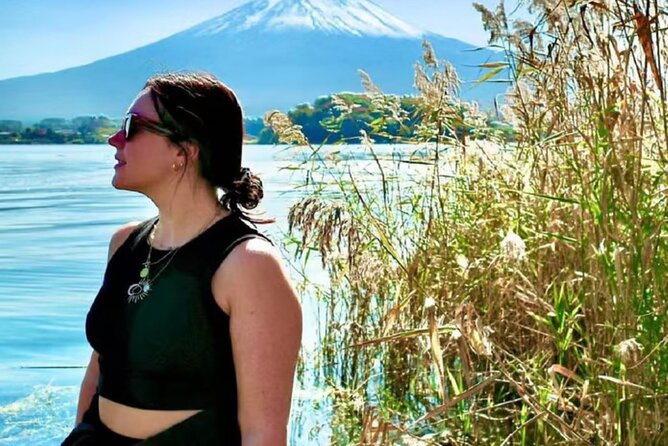 Mt. Fuji to Lake Kawaguchi, Lake Yamanaka and Onsen Day Tour - Lake Yamanaka and the Swan Lake boat: calmer Fuji time