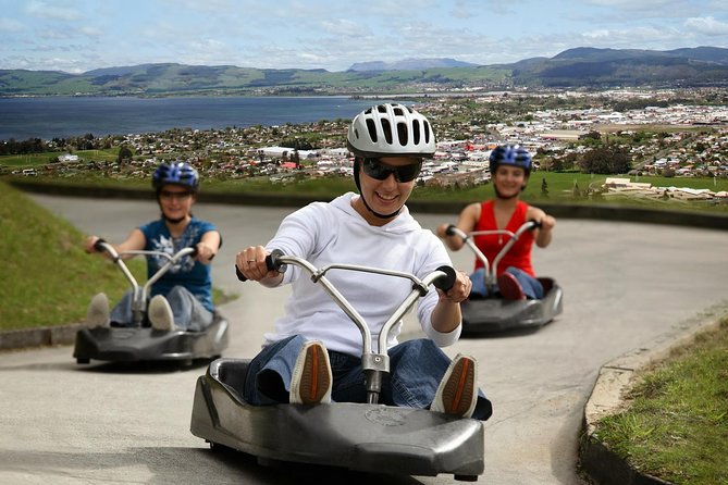 Private, via beaches, Kiwi farm to Rotorua 8 lakes & Geothermal - From Tauranga beaches to Te Puke kiwifruit: a smooth start