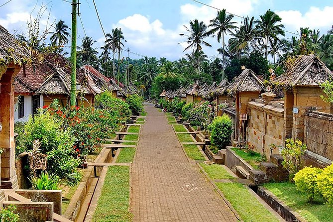 Trunyan Cemetery, Hot Spring, Penglipuran Village, and Waterfall Tour - Tibumana Waterfall Near Ubud: About 5 Meters and Seasonal Water