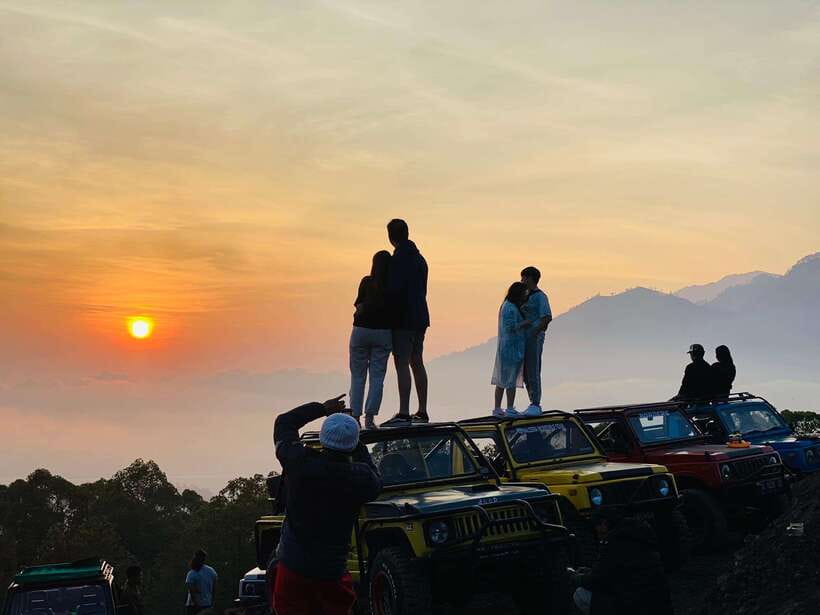 Ubud: mount.batur sunrise jeep with breakfast and hot spring - Sunrise jeep up Mount Batur: why the timing matters