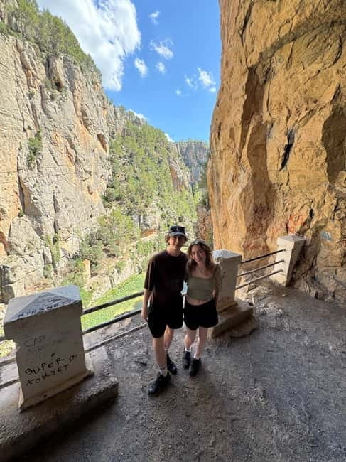 Valencia: Montanejos Hot Springs Tour + Salto De la Novia Waterfall - Montanejos hot springs: soaking time at about 25°C