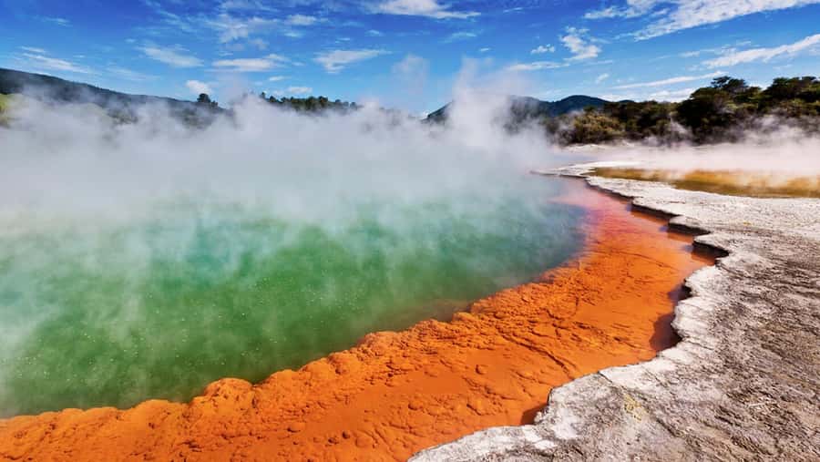 WAI-O-TAPU Geothermal, Rotorua - Group Day Tour Ex Auckland - Auckland to Wai-O-Tapu: a long drive that sets the tone