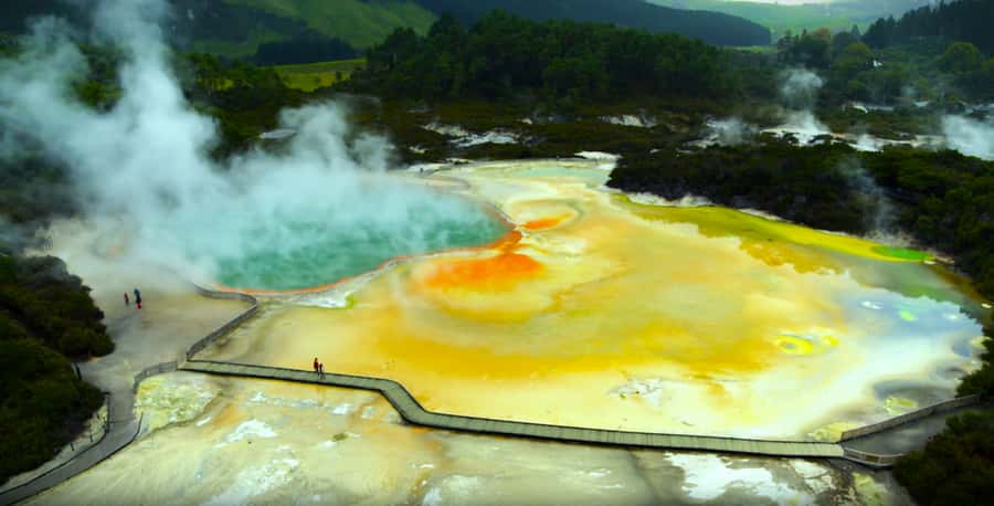 WAI-O-TAPU Geothermal, Rotorua - Group Day Tour Ex Auckland - What to bring and how to stay comfortable